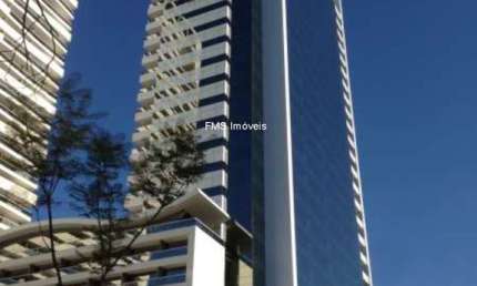 Conjunto comercial com 1180m² na Chácara Santo Antônio.
