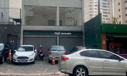 Loja comercial para locação em Moema, São Paulo-SP: 1 banheiro, 3 vagas de garagem, 200m² de área.