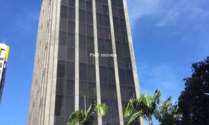 Conjunto comercial com 120m² para locação em Pinheiros.