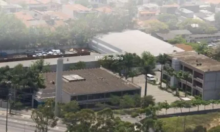 Terreno com 2 imóveis comerciais para locação ou venda na Vl. Leopoldina.