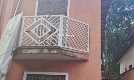 Casa à venda em São Paulo-SP, bairro Paraíso do Morumbi: 3 quartos, 1 suíte, 3 salas, 3 banheiros, 5 vagas, 252m².