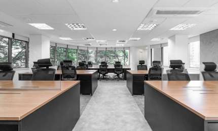 Conjunto Comercial de Alto Padrão mobiliado 330 m2 com 4 Salas e 5 Vagas de Garagem no Brooklin, São Paulo - SP!