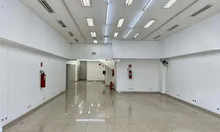 Salão comercial de alto padrão em pinheiros: 1 sala, 2 banheiros, 2 vagas de garagem, 600m² de área - são paulo-sp