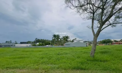 Lote com 450m² em condomínio fechado - Ninho Verde.