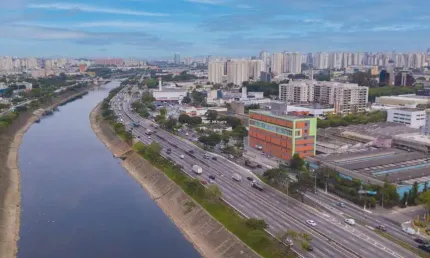 Galpão Comercial de 310m² para Locação na Lapa, São Paulo-SP: A Solução Perfeita para o seu Negócio!