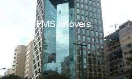 Conjunto comercial com 221m² na Bela Vista para locação.