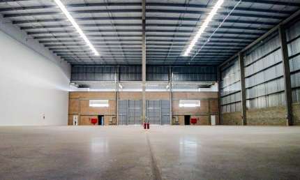 Galpão Comercial de Alto Padrão em Santa Júlia, Itupeva-SP: 2 banheiros, 6 vagas, 1.251,60 m² - Venda ou Locação!