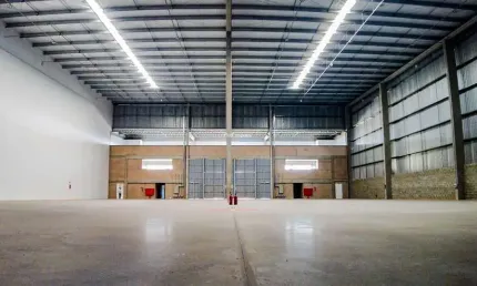 Galpão comercial de alto padrão em santa júlia, itupeva-sp: 2 banheiros, 6 vagas, 1.251,60 m² - venda ou locação!