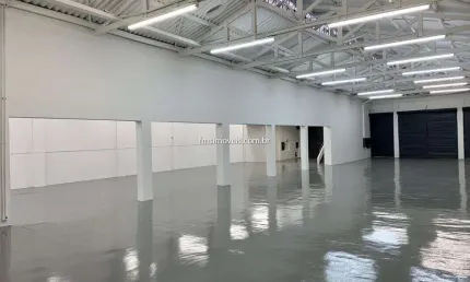 Galpão Comercial à Venda ou Locação em São Paulo-SP, Barra Funda: 6 Banheiros, 4 Vagas e 840m² de Área