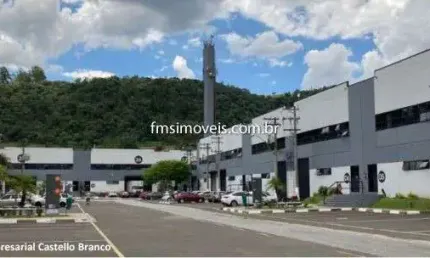 Aluguel de Galpão Comercial de Alto Padrão em Barueri: 2 Banheiros, 8 Vagas, 831m² no Jardim Belval!
