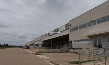 Galpão comercial com 3 vagas de garagem e 3.055,43 m² de área para locação em Jaguariúna-SP, bairro Ipiranga.