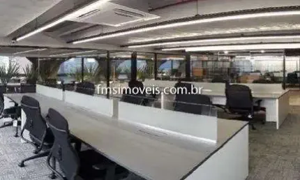 Conjunto comercial com 150m² para locação em Pinheiros.