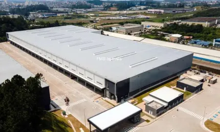 Galpão Comercial de Alto Padrão para Locação em Mauá-SP - Bairro Loteamento Industrial Coral - 2 Banheiros, 10 Vagas, 6.775m².