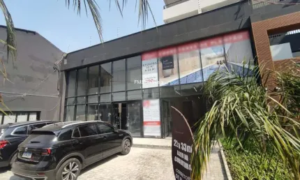 Ponto comercial para alugar na Rua São Benedito, 189, Alto da Boa Vista, São Paulo