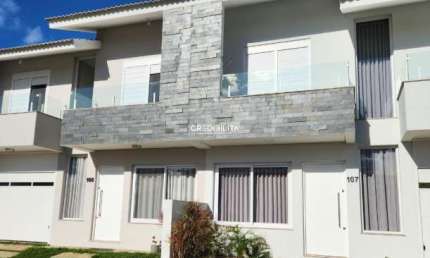 CASA DUPLEX, 3 DORM, SUÍTE, SACADA, CHURRASQUEIRA, PÁTIO !