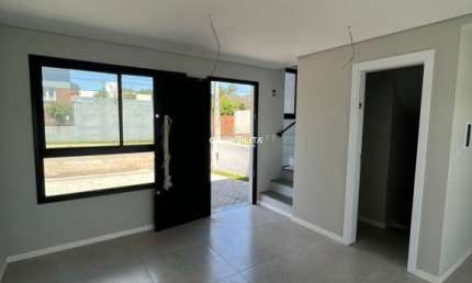 CASA 2 DORMITÓRIOS, DUAS GARAGENS RESIDENCIAL TRANQUILO   EM CAMOBI!