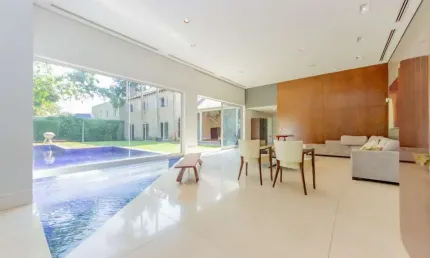 Casa tipo para venda com 4 quartos, sendo 4 suítes, 972m²
