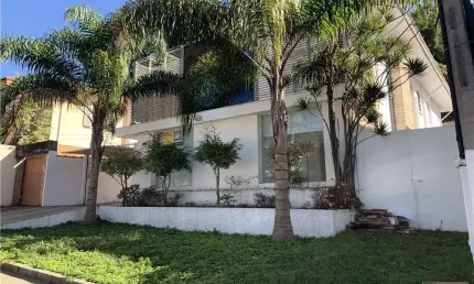 Casa comercial para alugar na Avenida Arnolfo Azevedo, 178, Pacaembu, São Paulo