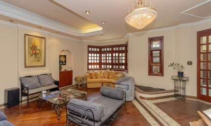 Casa tipo para venda com 4 quartos, sendo 2 suítes, 232m²