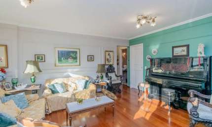 Apartamento tipo para venda e locação em Moema com 3 quartos, sendo 1 suíte, 129m²