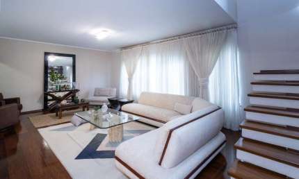 Casa tipo para venda com 4 quartos, sendo 4 suítes, 455m²