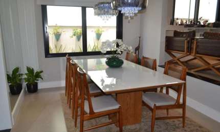 Casa em condomínio para venda com 3 quartos, sendo 1 suíte, 256m²