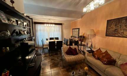 Casa tipo para locação com 3 quartos, sendo 1 suíte, 300m²