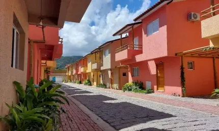 Casa em condomínio para venda com 3 quartos, sendo 3 suítes, 120m²
