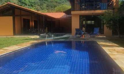 Casa no condomínio JERIVA para venda com 4 quartos, sendo 4 suítes, 200m²