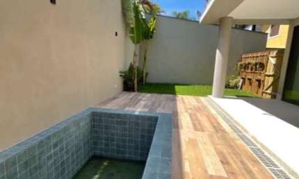 Casa em condomínio para venda com 4 quartos, sendo 4 suítes, 180m²