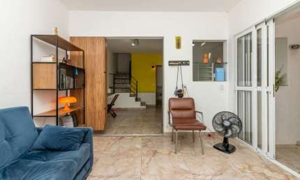 Casa de vila para venda com 3 quartos, sendo 2 suítes, 216m²