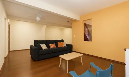 Casa de vila para venda com 5 quartos, sendo 2 suítes, 199m²