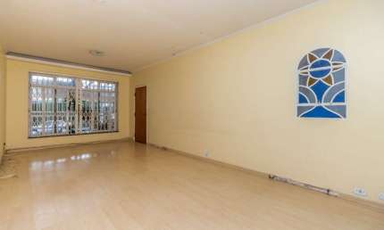Casa tipo para venda com 4 quartos, sendo 1 suíte, 166m²