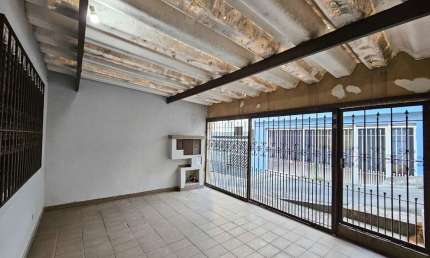 Casa tipo para venda com 4 quartos, sendo 1 suíte, 196m²