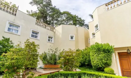 Casa em condomínio para venda com 4 quartos, sendo 4 suítes, 533.45m²