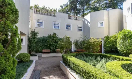 Casa em condomínio para venda com 4 quartos, sendo 4 suítes, 550m²