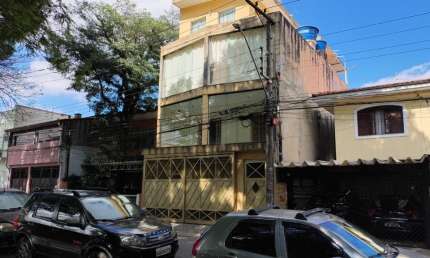 Sobrado Comercial - 4 salas amplas 2 banheiros - todo reformado de frente a Paróquia e Praça Nsa de Fátimade frente