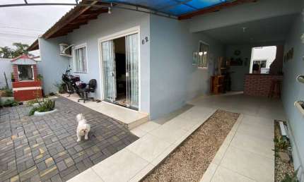 Casa na praia, a pouco minutos do mar em Balneário Piçarras