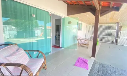Casa com piscina a 800 metros da praia do tabuleiro