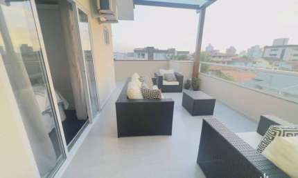 Cobertura com 160 m² 100% mobiliada, a 250 metros do mar faz limite com  Balneario Piçarras