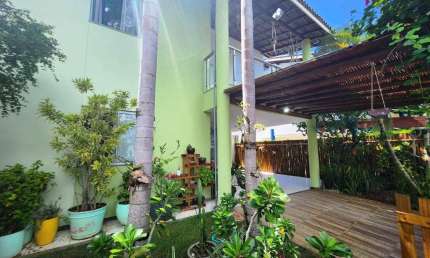 Solicite e receba outras opções no Zap! Energia solar!! Casa em condomínio fechado com segurança e portaria 24hrs, quatro quartos, três  suítes, suíte principal com closet e varanda, , armários planej