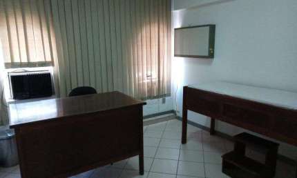 Sala com aproximadamente 20m. Própria para profissionais liberais
