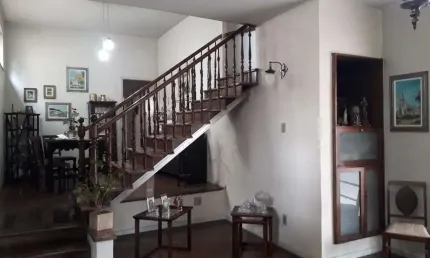 CASA COM EXCELENTE LOCALIZAÇÃO, RESIDENCIAL OU COMERCIAL