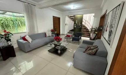 EXCELENTE CASA NO PRADO PARA RESIDÊNCIA OU COMERCIAL, CONFORTO E BOM GOSTO