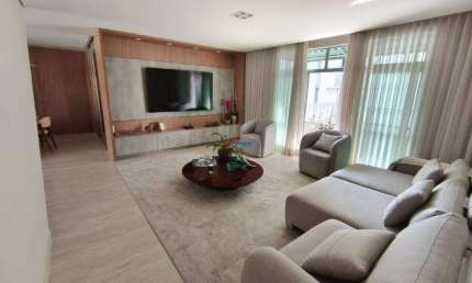 EXCELENTE APARTAMENTO MOBILIADO, 03 QUARTOS, COM 186m², VARANDA E 02 VAGAS LIVRES!