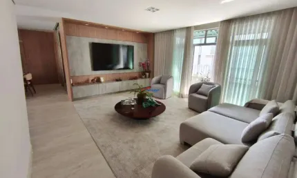 EXCELENTE APARTAMENTO DE 03 QUARTOS, COM 186m², VARANDA E 02 VAGAS LIVRES!
