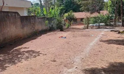 TERRENO COM 1200M², BARRACÃO C/ LAJE, 6 CÔMODOS, MURADO