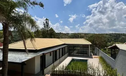 Belíssima casa à venda em excelente localização em Atibaia/SP