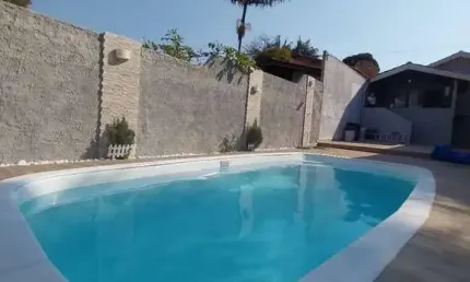 Casa térrea á venda com 03 dormitórios e edícula no Bairro Atibaia