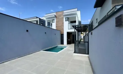 Casa belíssima à venda com piscina em excelente bairro de Atibaia/SP